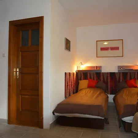 Agyagos7 Apartman דירה אגר