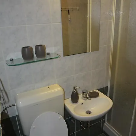 Agyagos7 Apartman דירה *