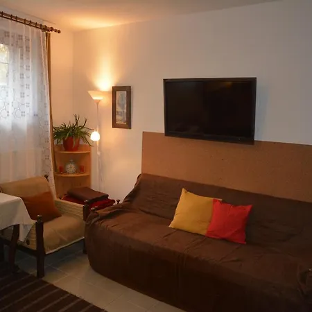 Agyagos7 Apartman אגר