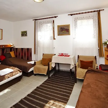Agyagos7 Apartman דירה אגר