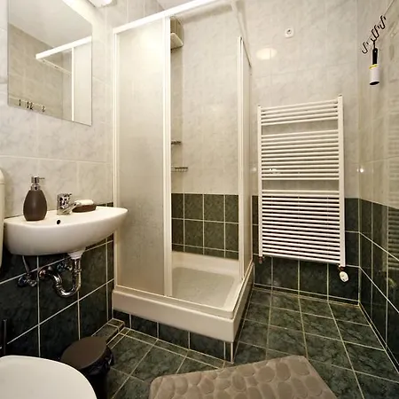 Agyagos7 Apartman * אגר